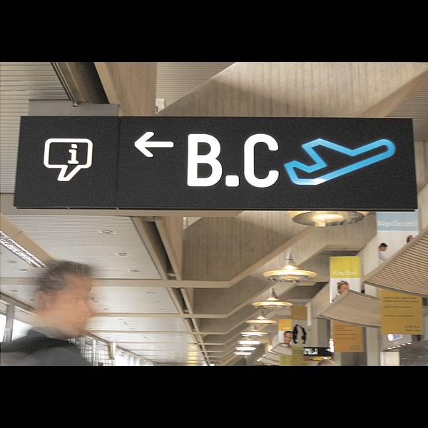 Signalétique de l'aéroport de Köln-Bonn