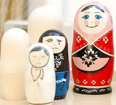 Amnesty Int'l : Russian Dolls